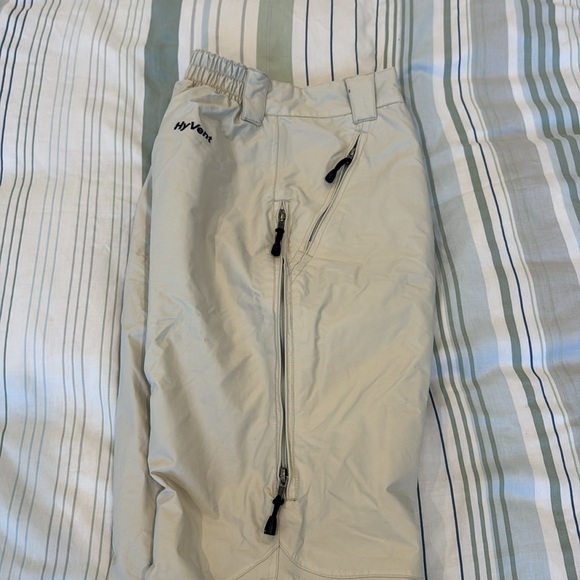 North Face HyVent snowboarding pants. - Picture 3 of 6